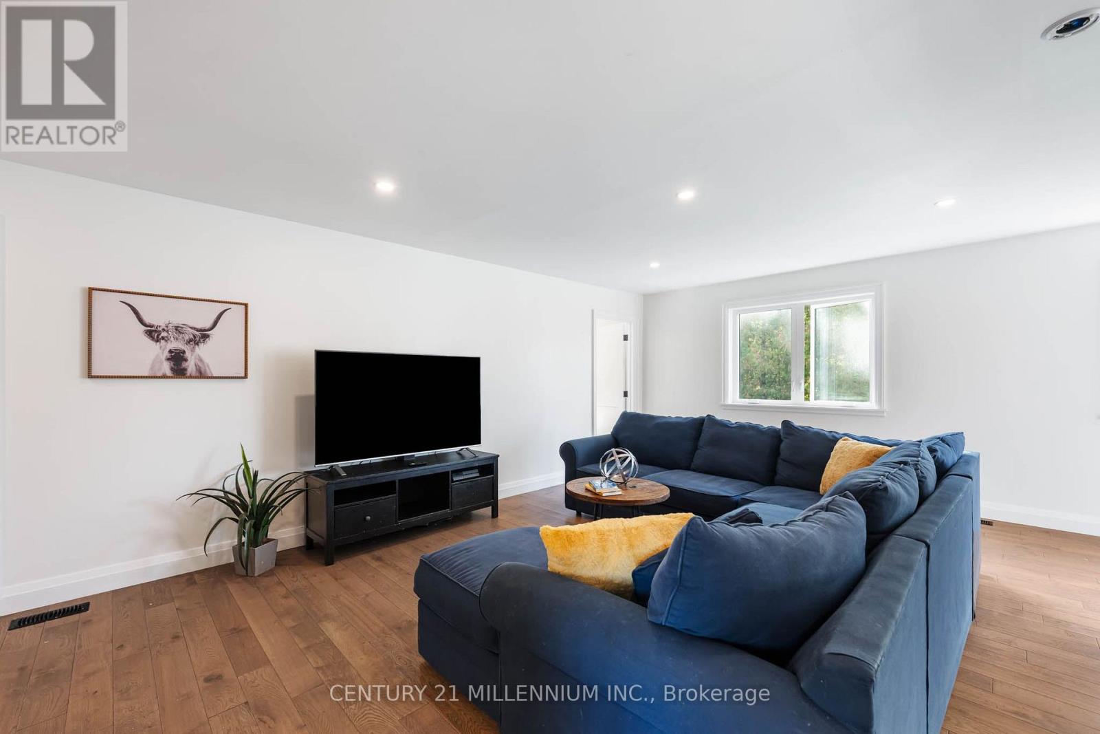 2 AMANDA STREET - 32