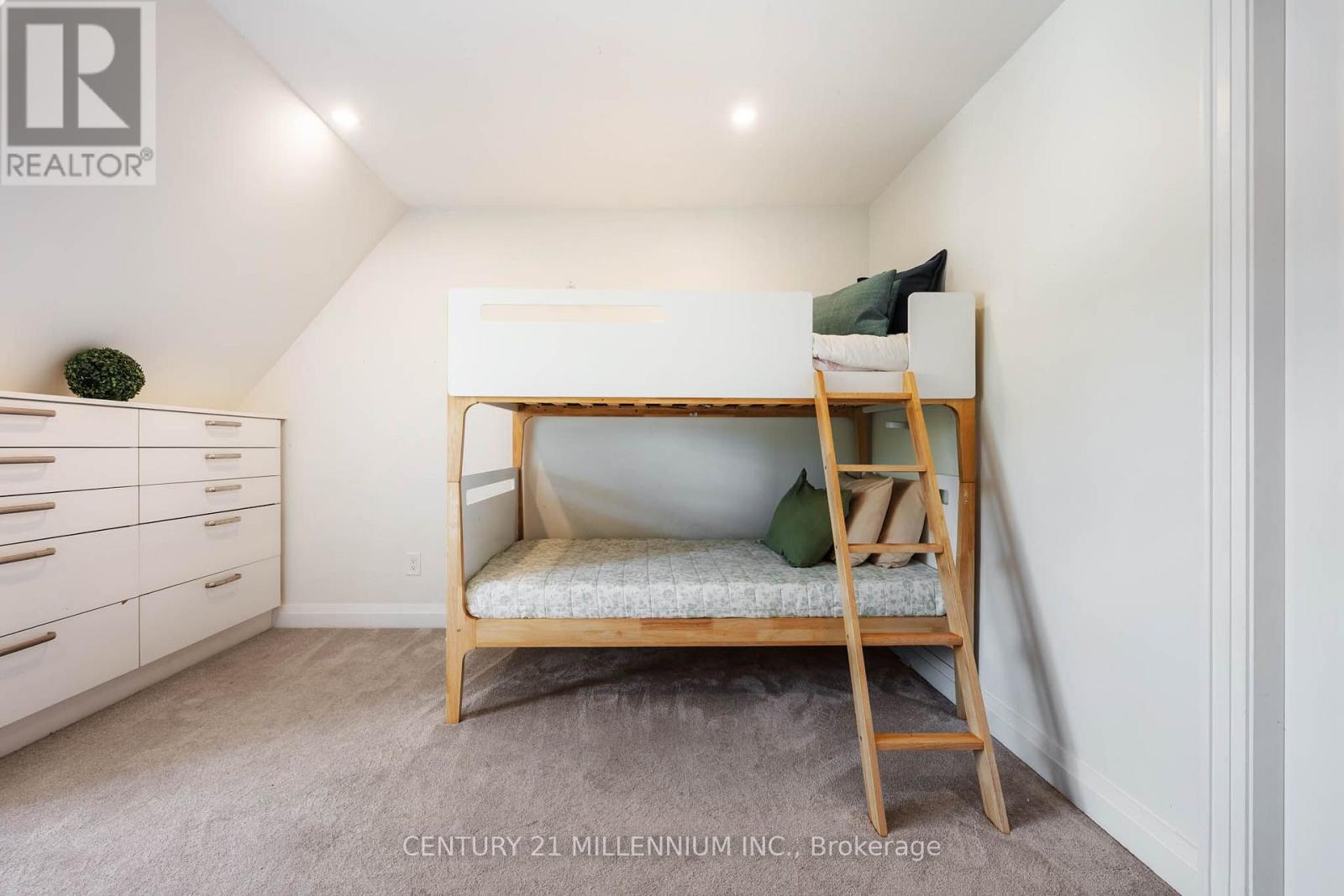 2 AMANDA STREET - 34