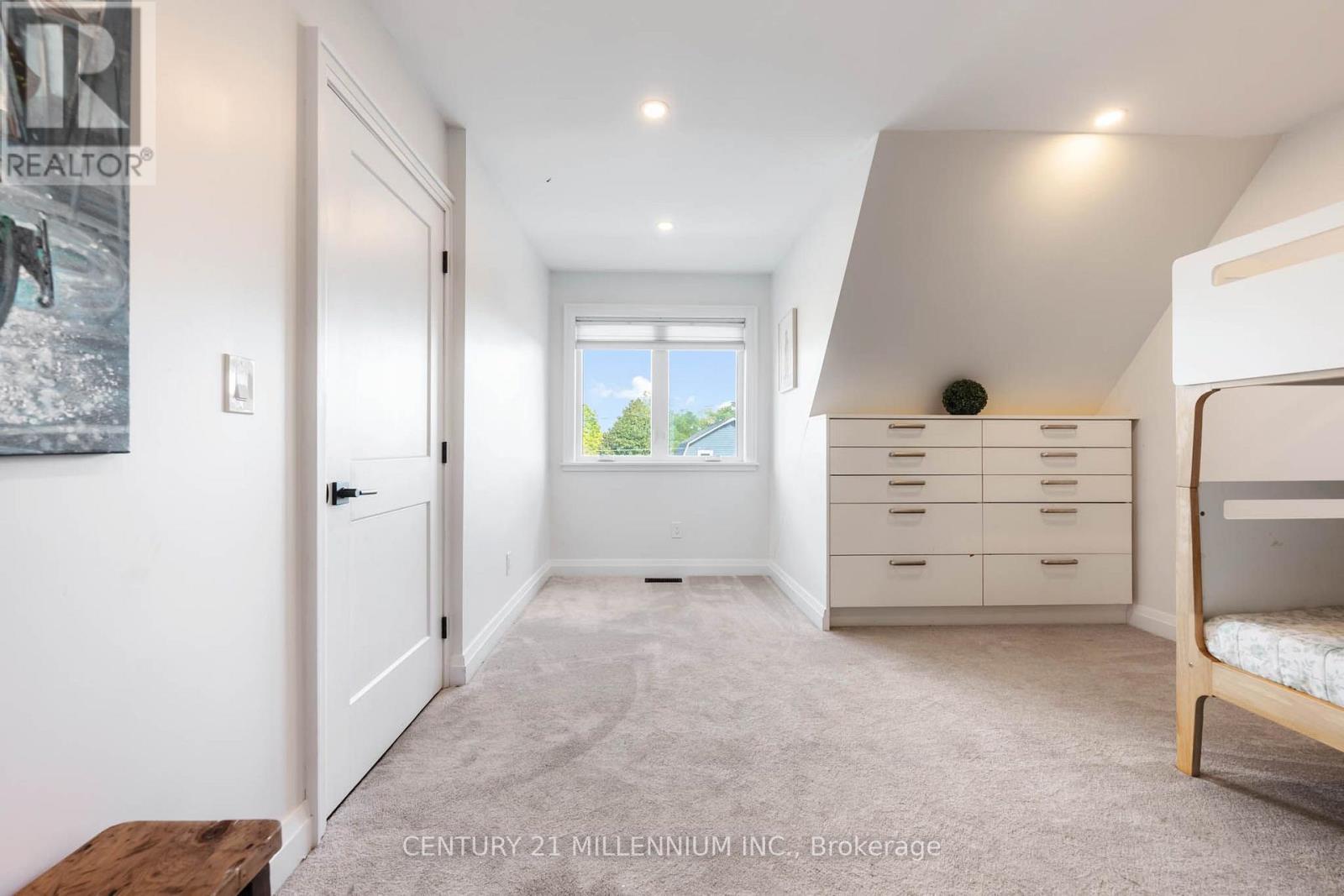 2 AMANDA STREET - 35