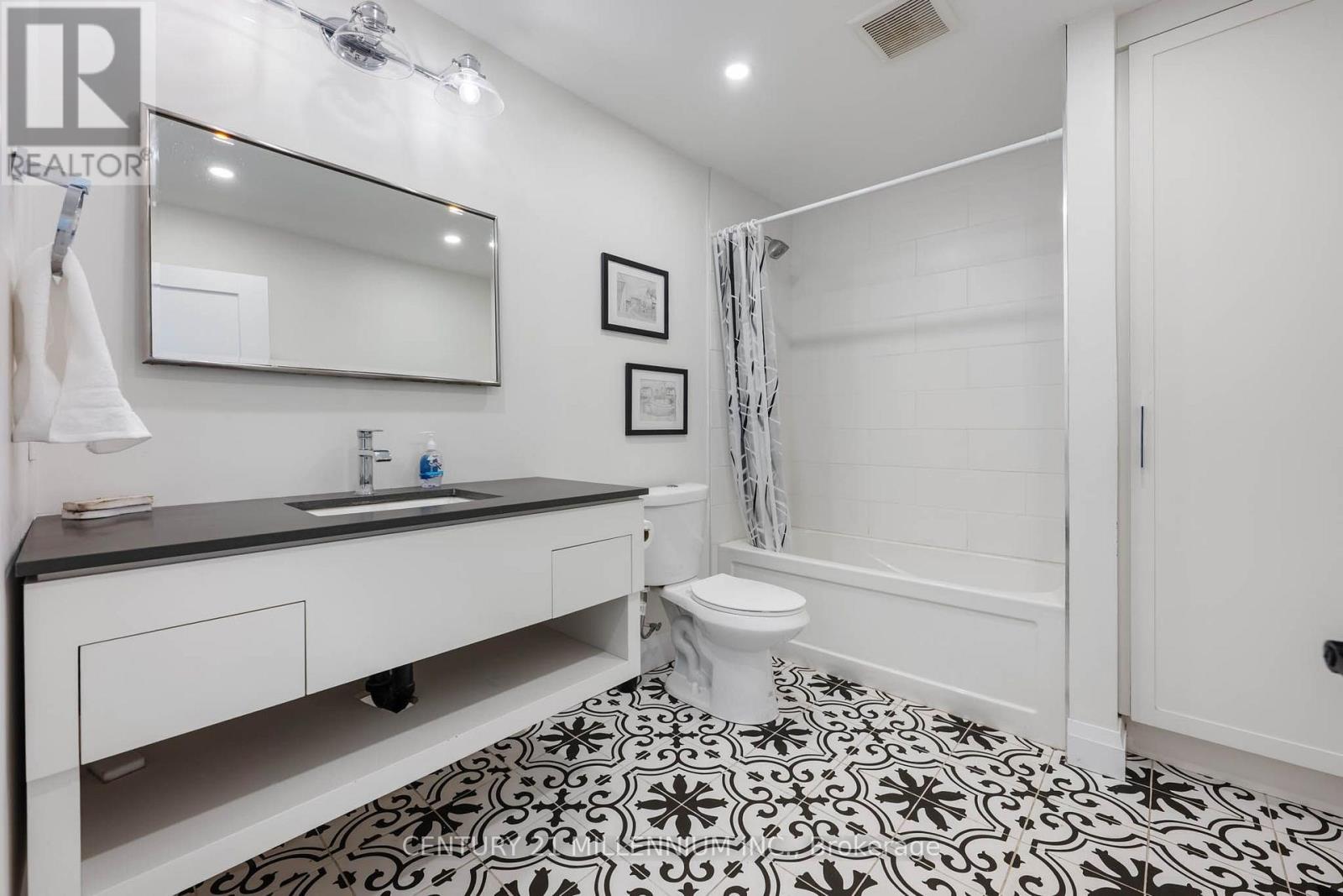 2 AMANDA STREET - 37