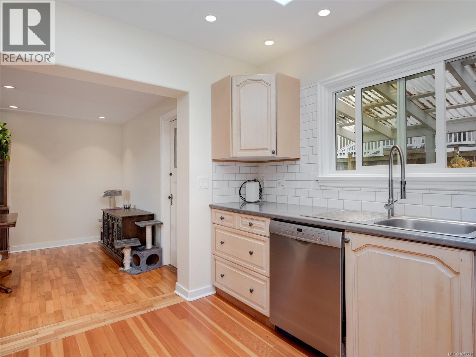 4012 Raymond St N - 7
