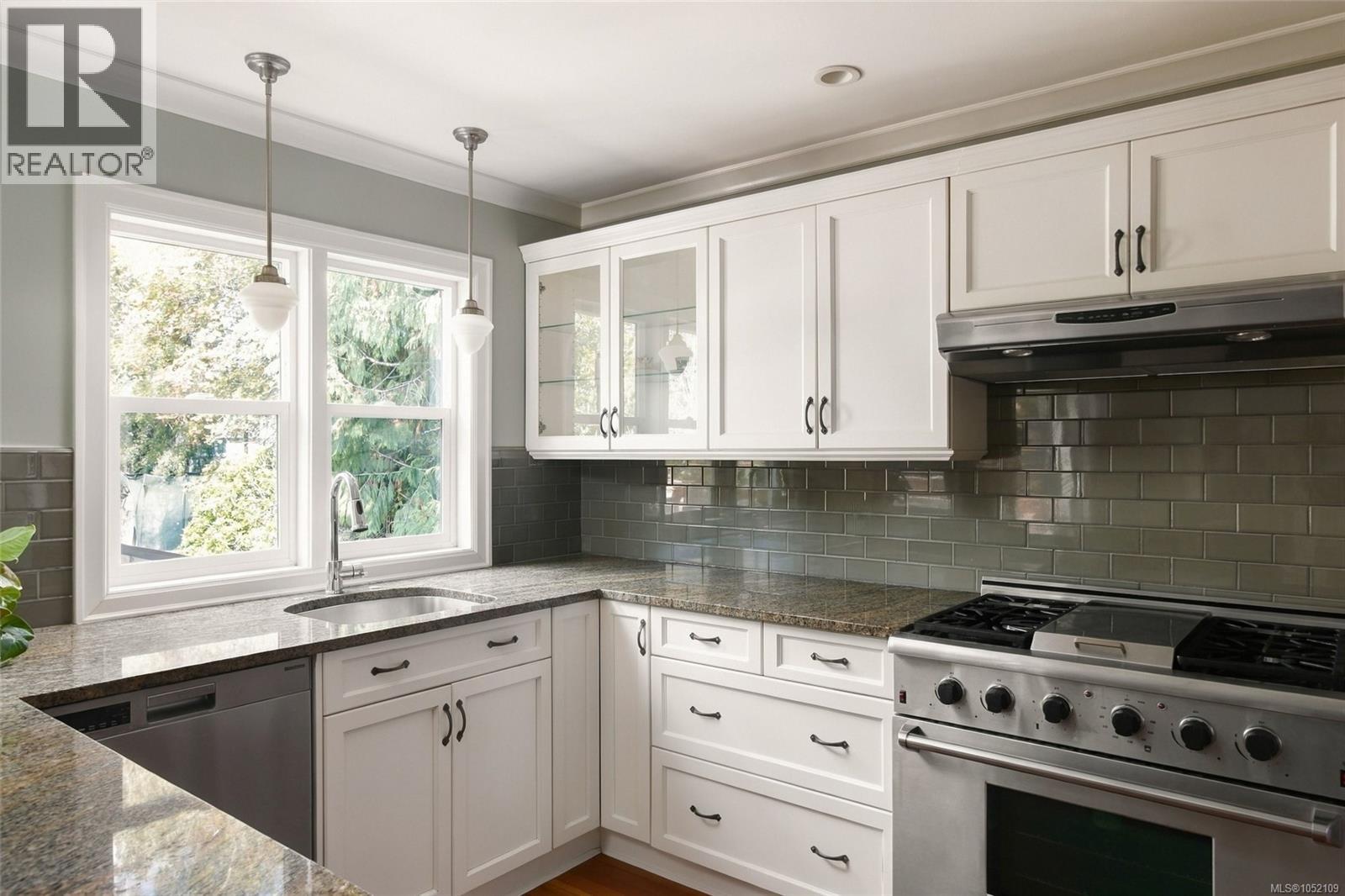1692 Chandler Ave - 15