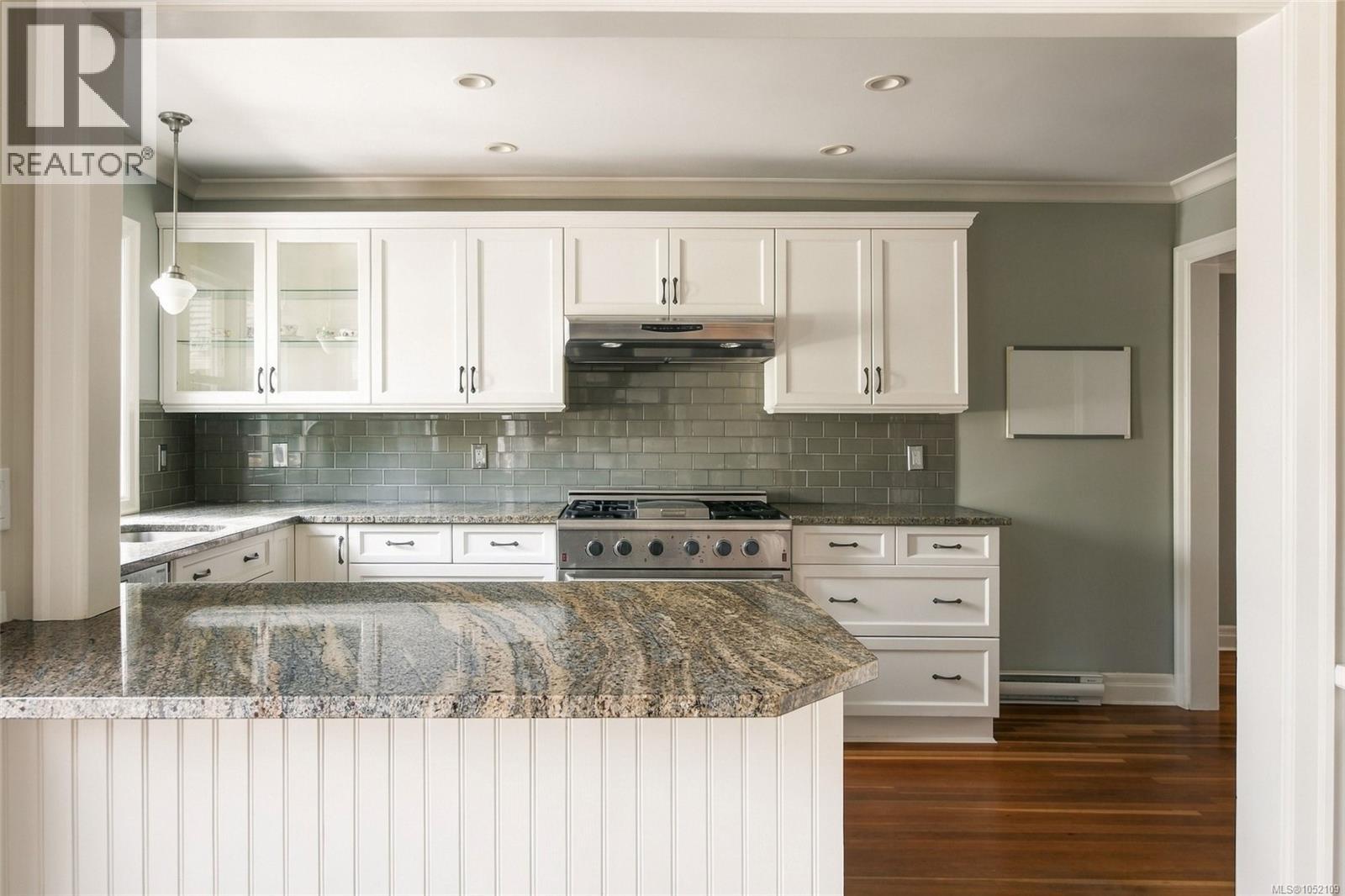 1692 Chandler Ave - 16