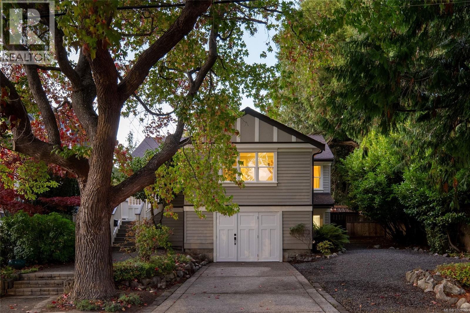 1692 Chandler Ave - 2