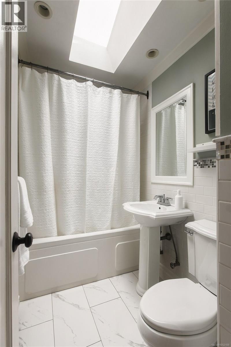 1692 Chandler Ave - 26