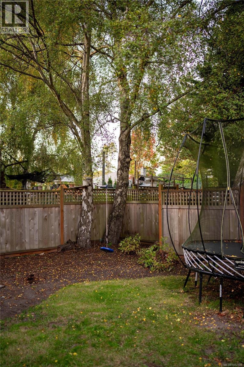 1692 Chandler Ave - 38