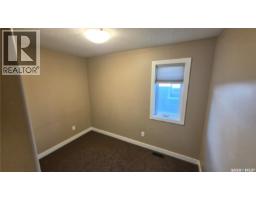 Living room - 139 St John Street N, Regina, SK S4R2V8 Photo 8