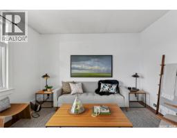 Family room - 631 7th Street E, Saskatoon, SK S7X0X8 Photo 8