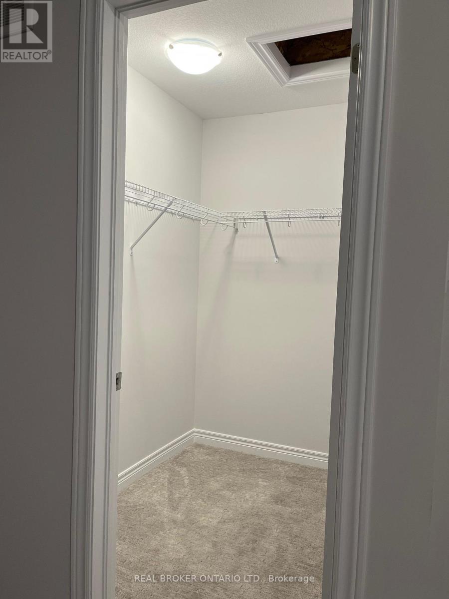 100 Hollywood Court — photo 23