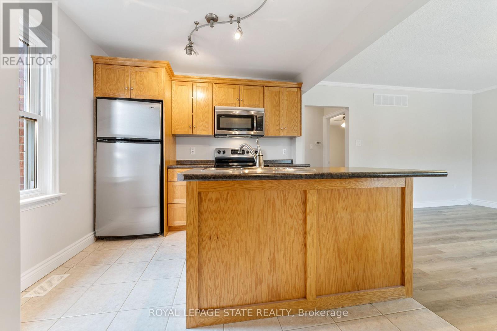 MAIN FLOOR - 65 EAST 11TH STREET, Hamilton (Inch Park) — photo 8