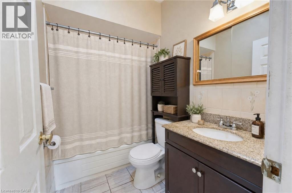 34 FIELDING Crescent - 20