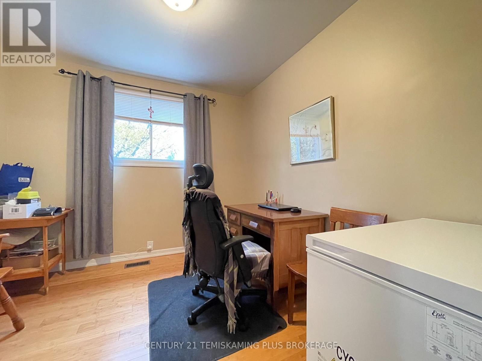 401 LAKEVIEW AVENUE S - 23