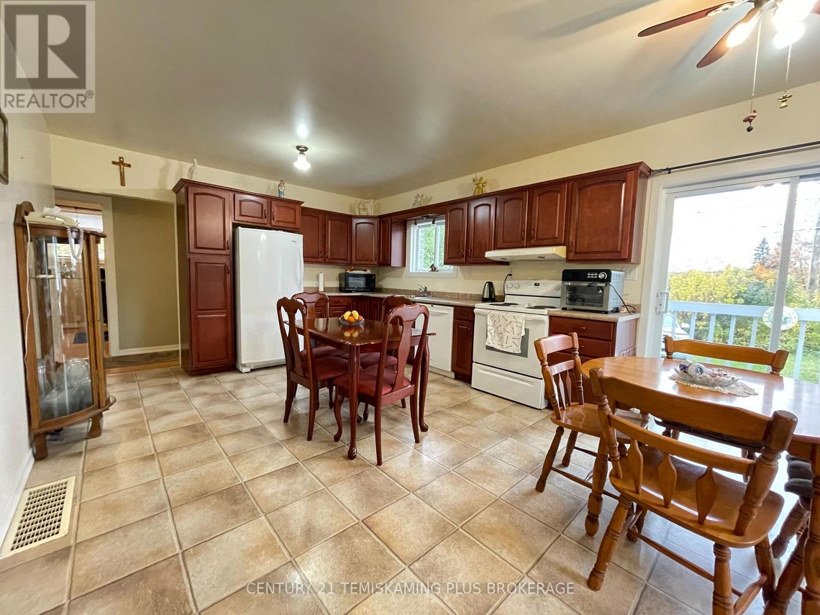 401 Lakeview Avenue South — photo 15