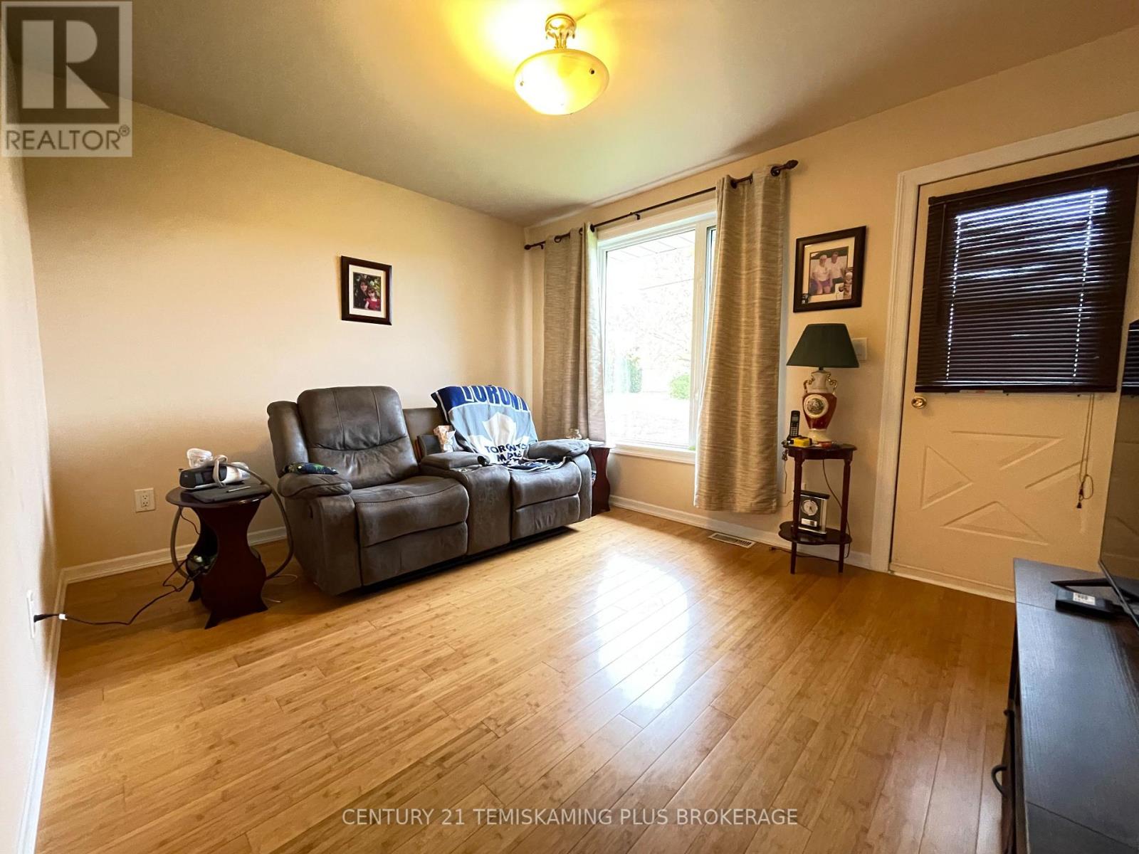 401 Lakeview Avenue South — photo 17