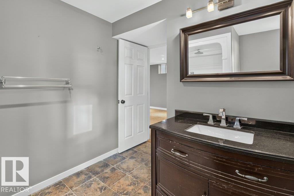 9742 88 AV NW, Edmonton — photo 35