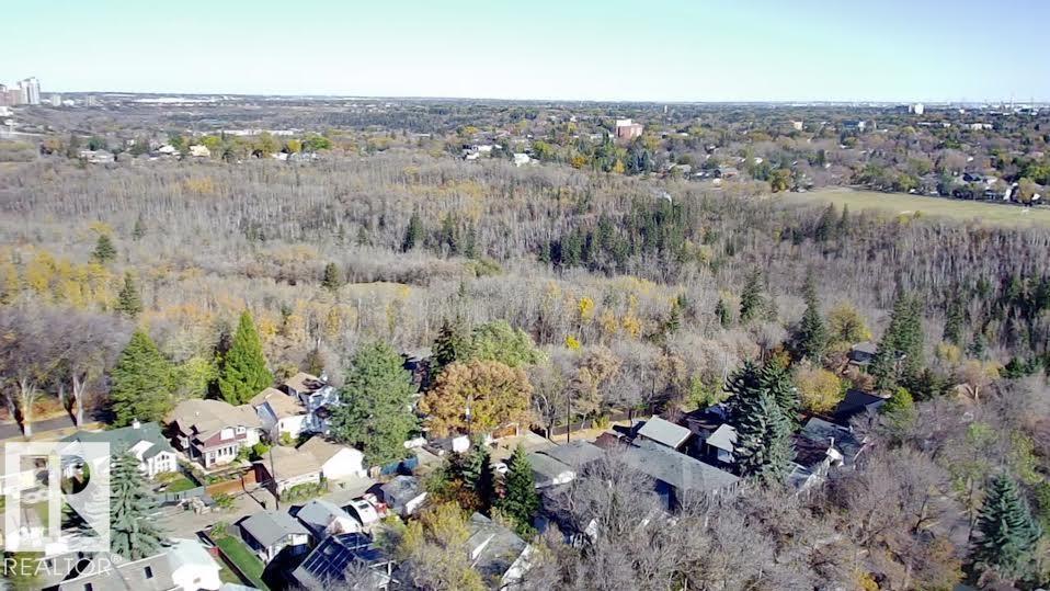 9742 88 AV NW - 51