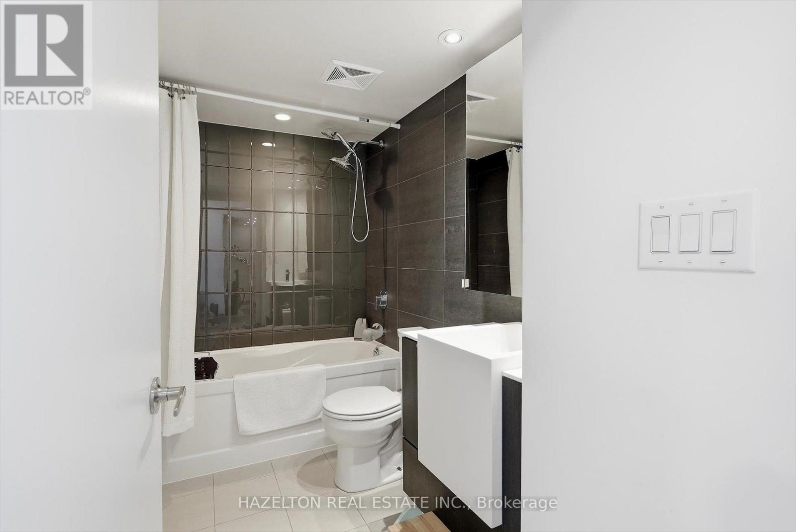 151 Dan Leckie Way — photo 31