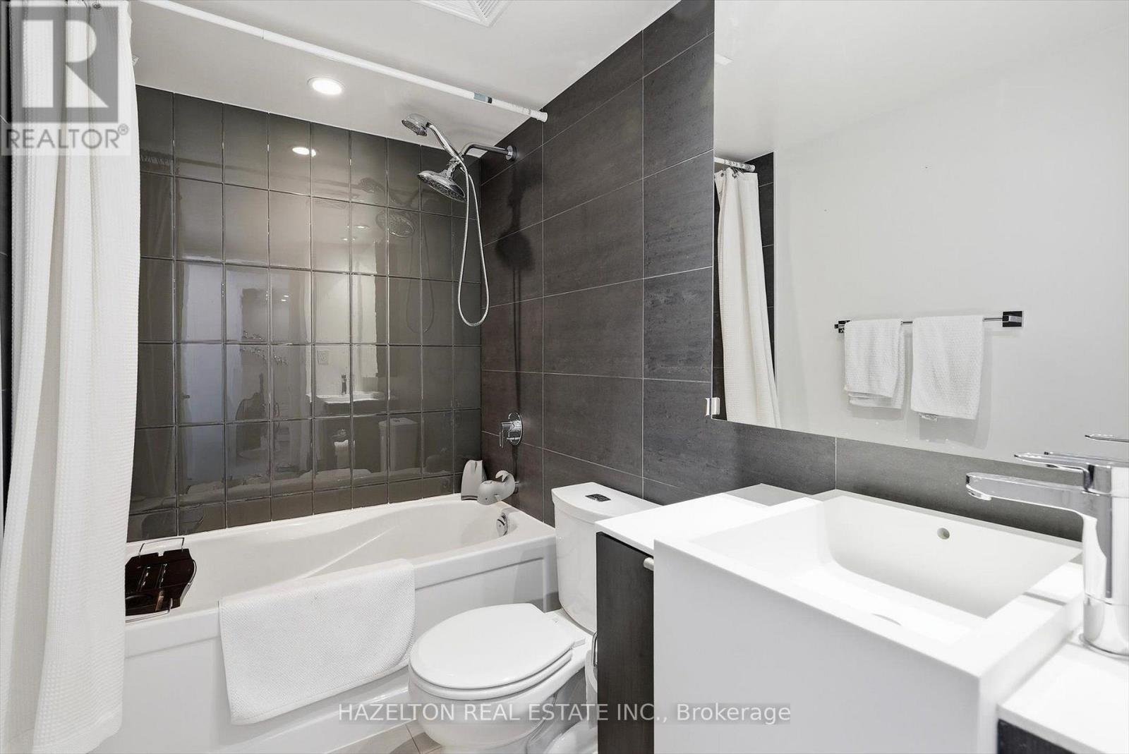 151 Dan Leckie Way — photo 32