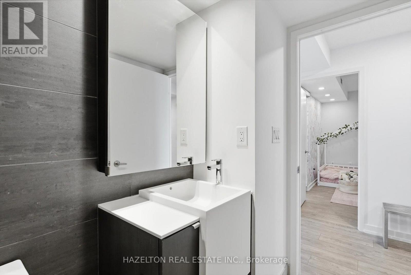 151 Dan Leckie Way — photo 34