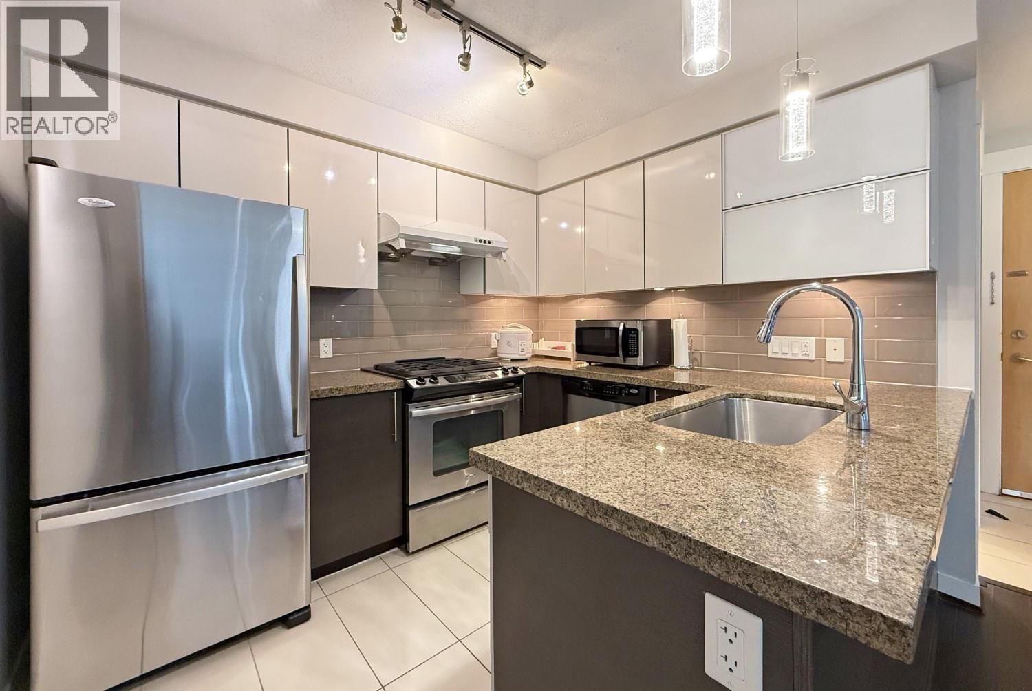 Photo of 1002 6733 BUSWELL STREET 18