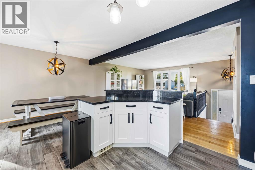 409 HUXLEY AVENUE - 10