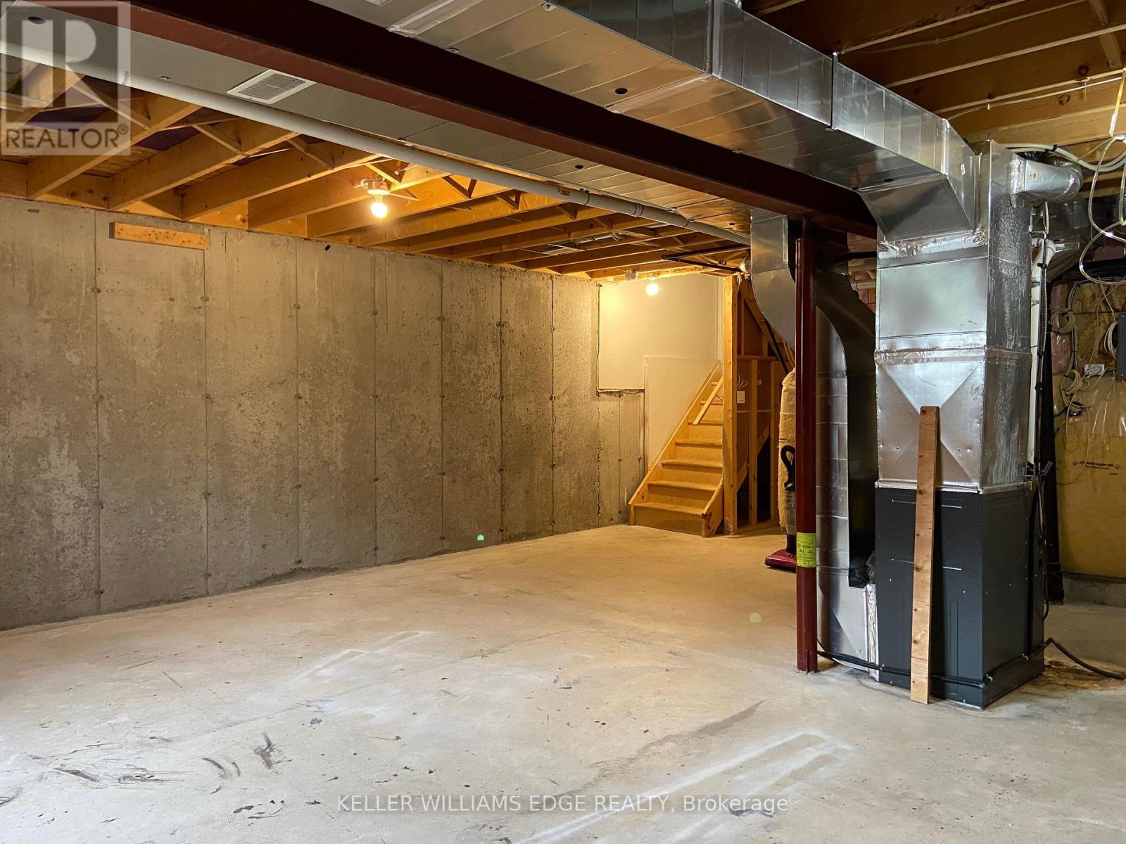 90 Bloom Crescent — photo 19