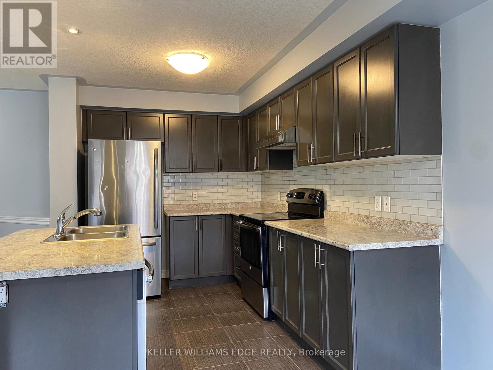 90 BLOOM CRESCENT, Hamilton — photo 2