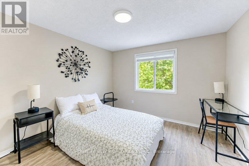 561 Dansbury Drive, Waterloo, ON photo 13