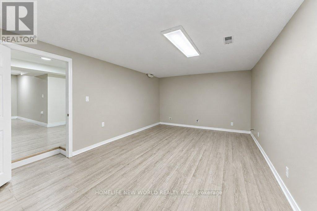 561 Dansbury Drive, Waterloo, ON photo 16