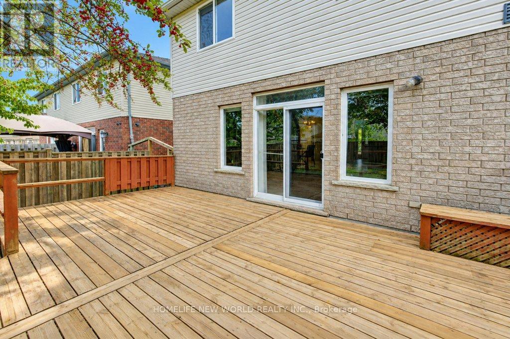 561 Dansbury Drive, Waterloo, ON photo 19