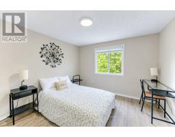 561 Dansbury Drive, Waterloo, ON N2K4E2 Photo 13