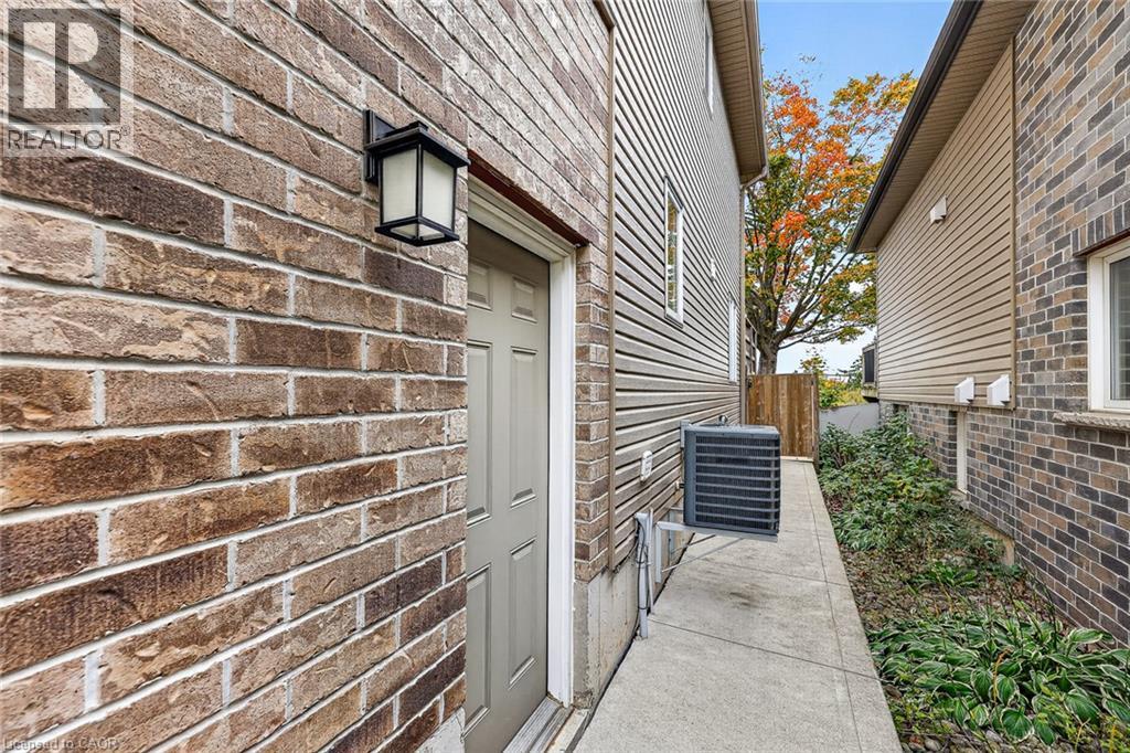 1028 ALBERNI Road - 38
