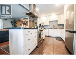 Photo 11 of 35, 122 DUNCAN PLACE · Prince George, BC