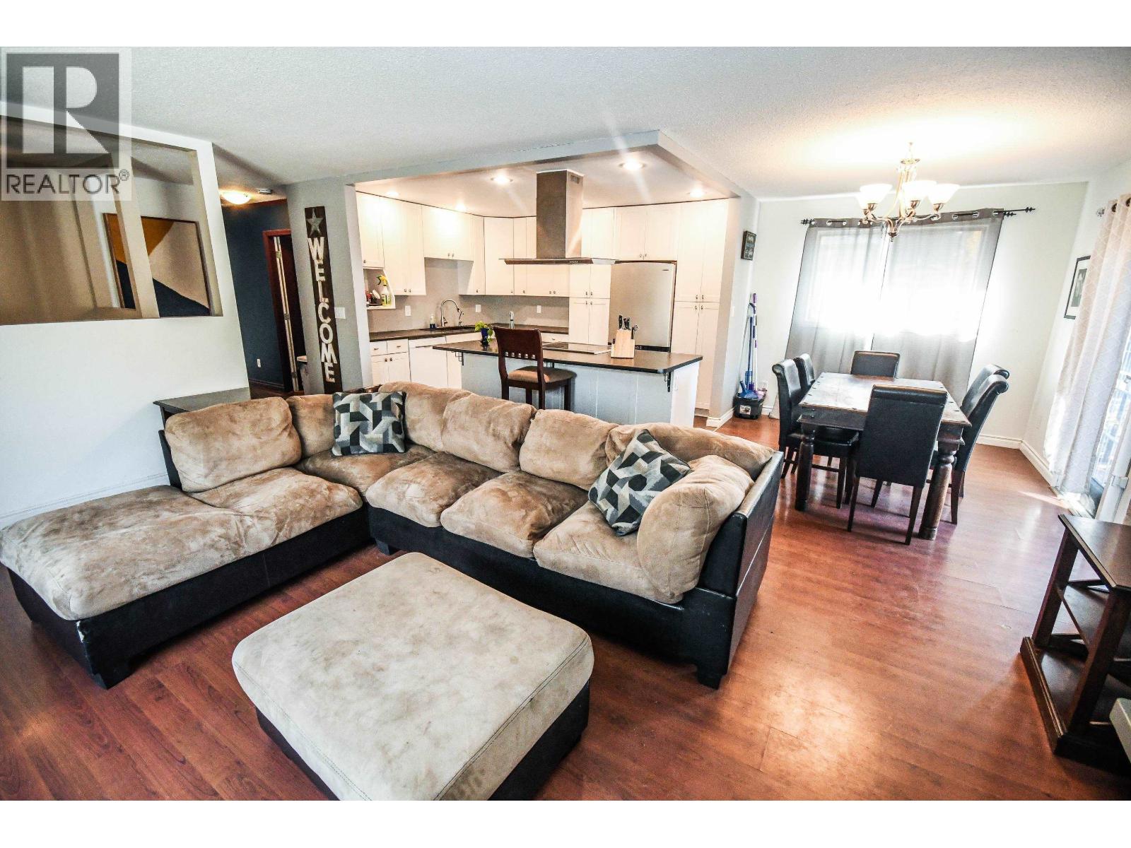 122 DUNCAN PLACE - 4