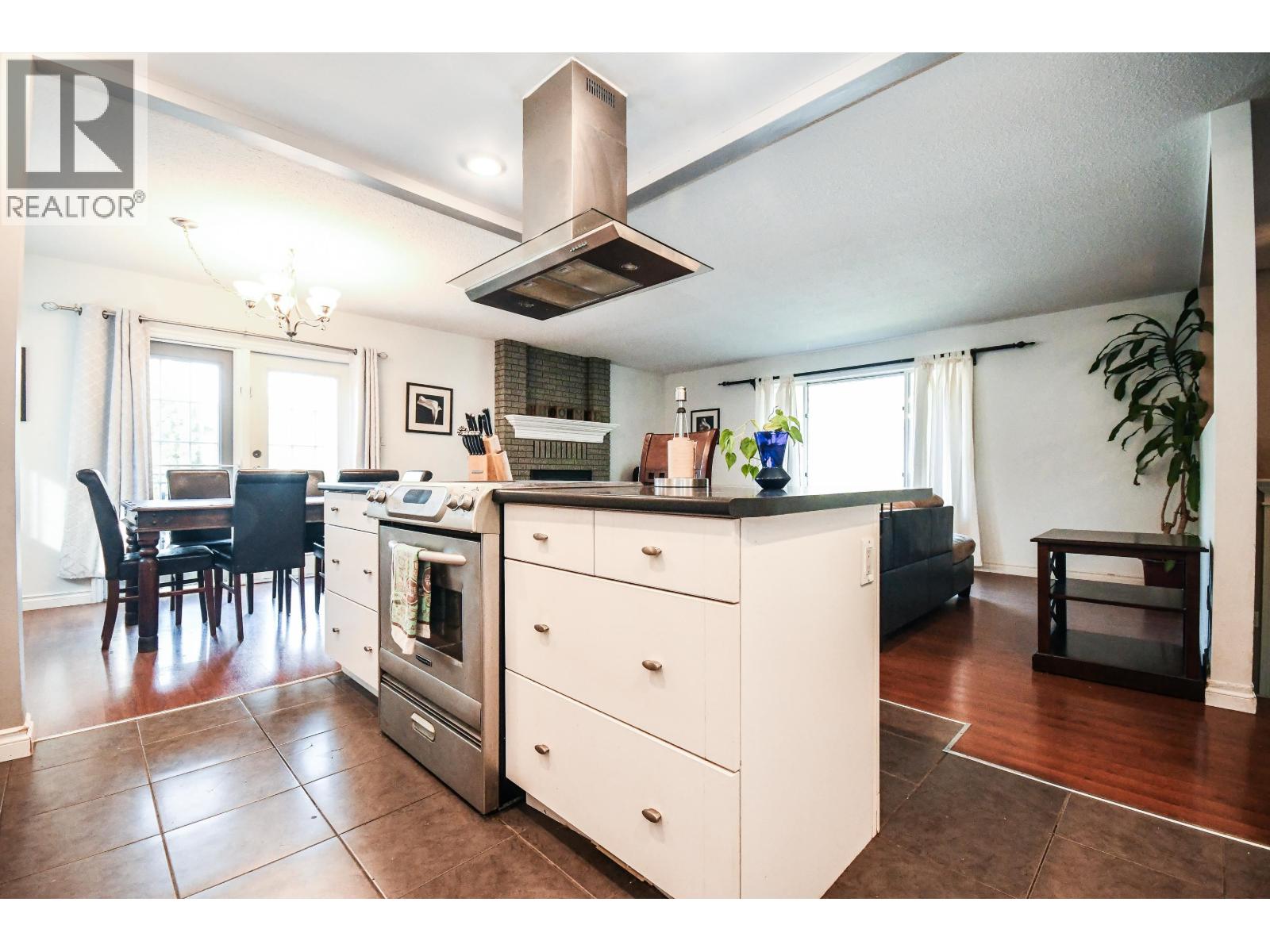 122 DUNCAN PLACE - 13