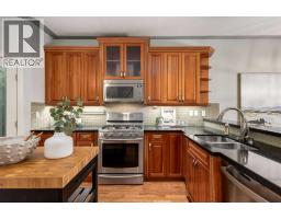 1527 18 Avenue NW - photo 10