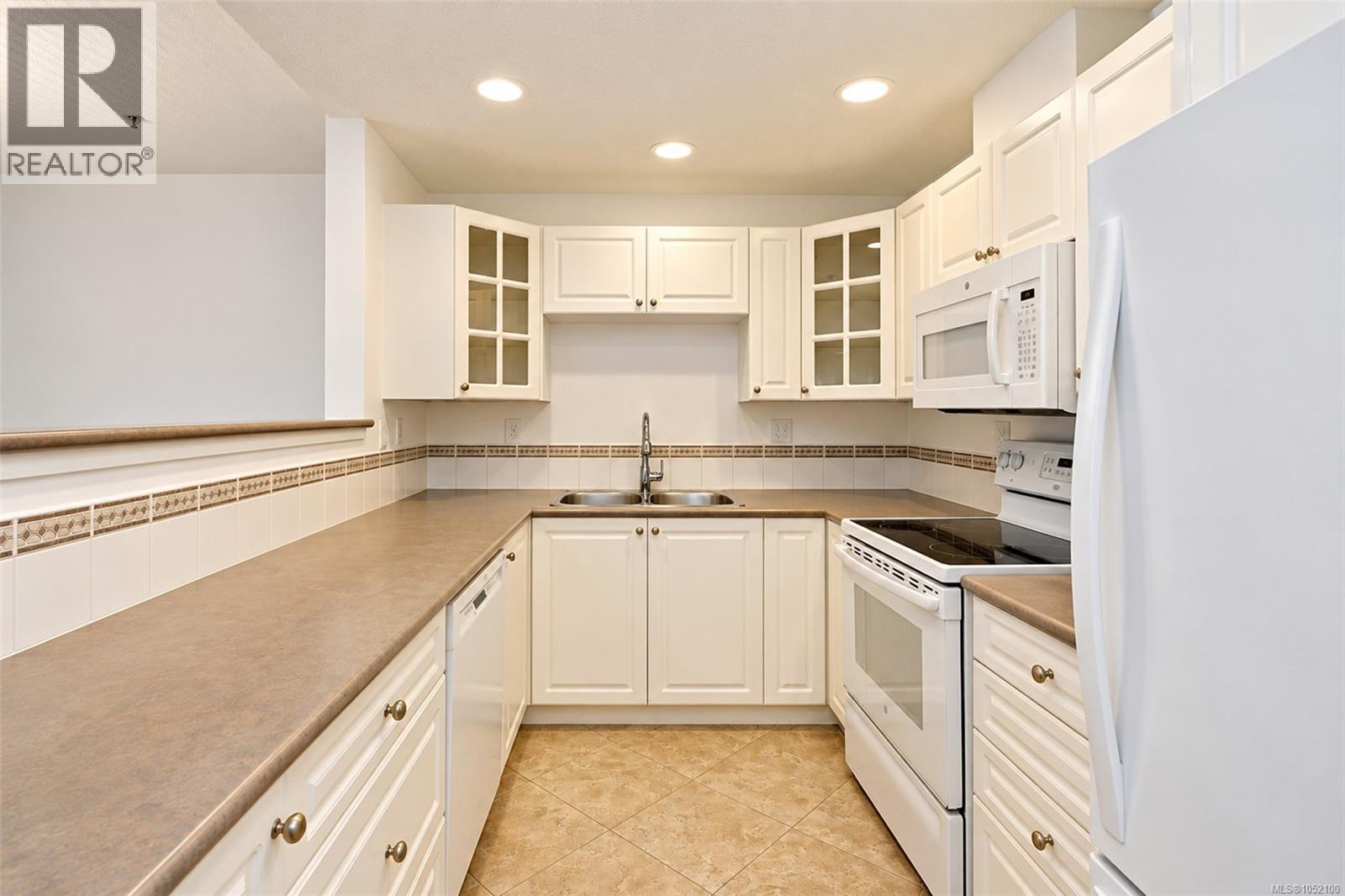 #109 380 Waterfront Cres - 11