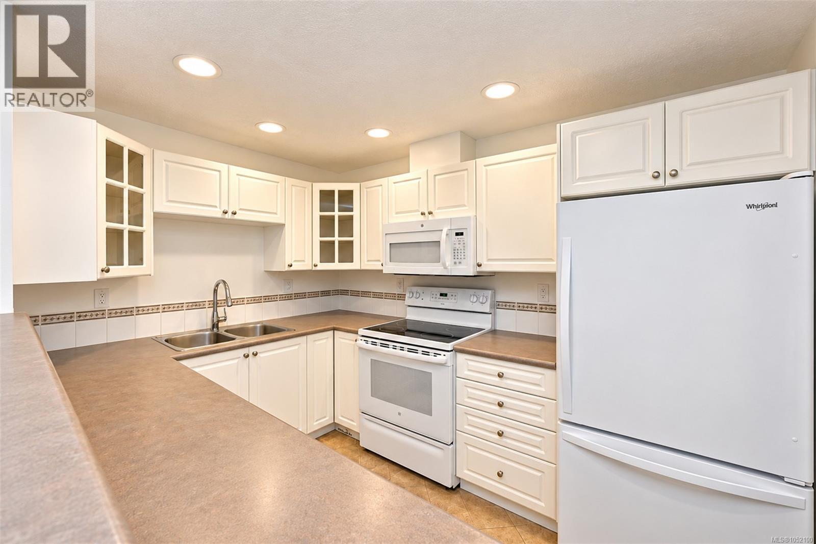 #109 380 Waterfront Cres - 3