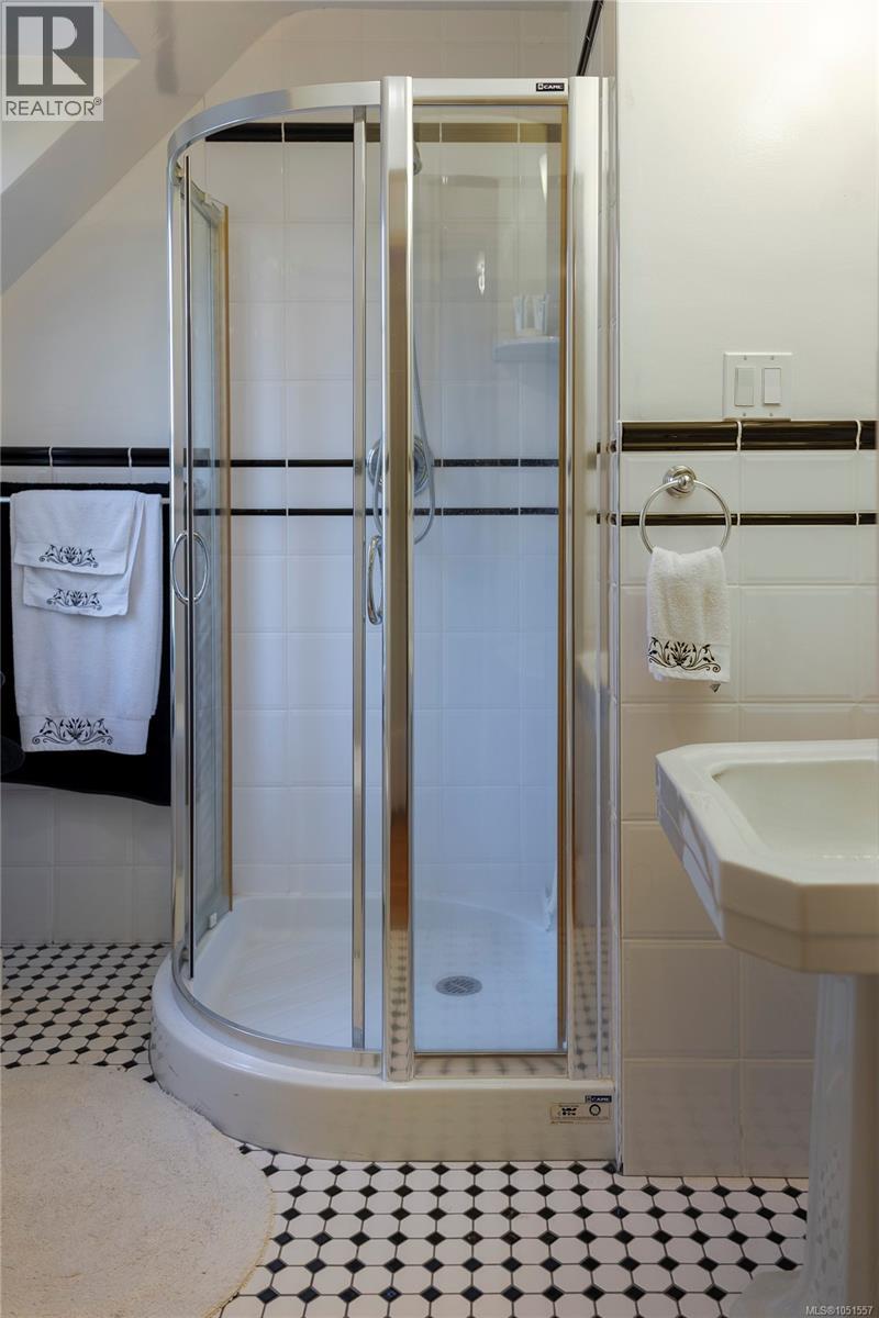 1618 Rockland Ave - 45