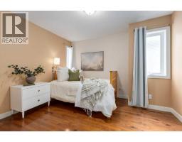 1527 18 Avenue NW - photo 33