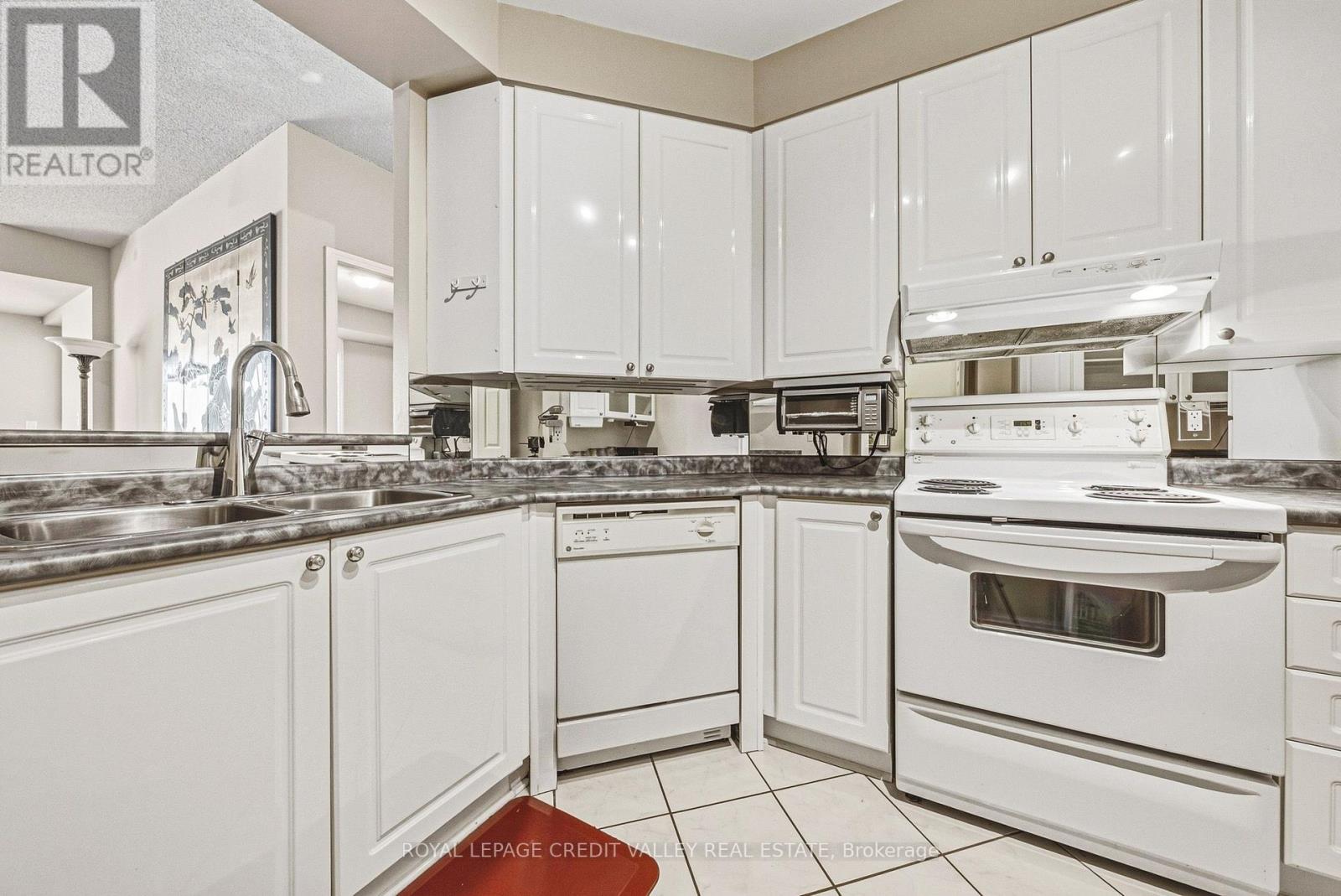 935 Royal York Road East — photo 8