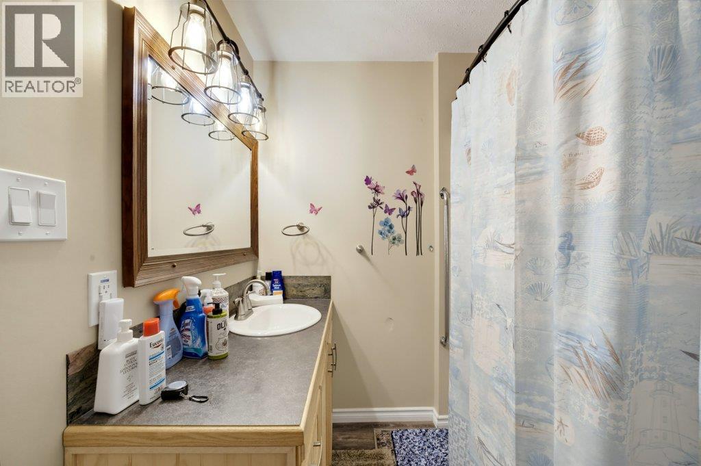 741 Gardom Lake Road - 25
