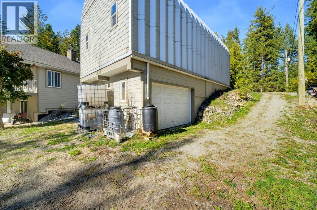 741 Gardom Lake Road - 33