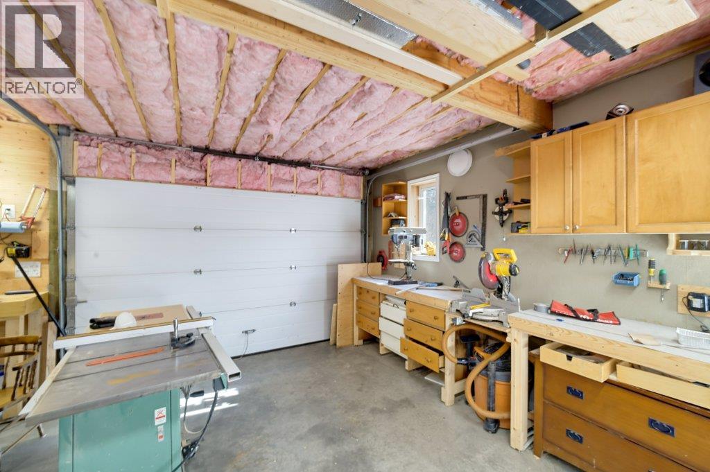 741 Gardom Lake Road - 35