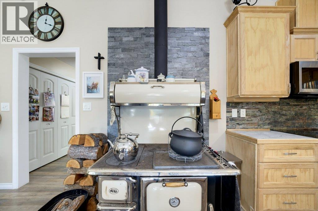 741 Gardom Lake Road - 9