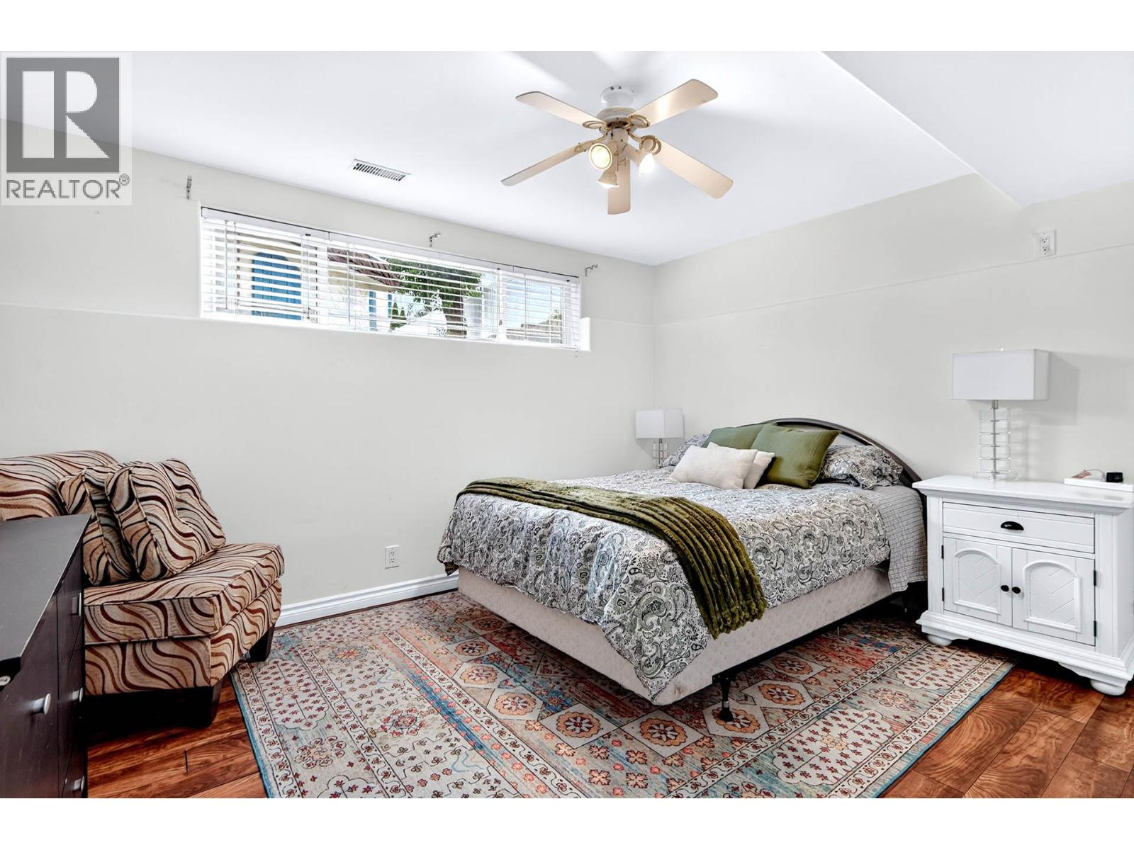 1515 ROBINSON Crescent - 16