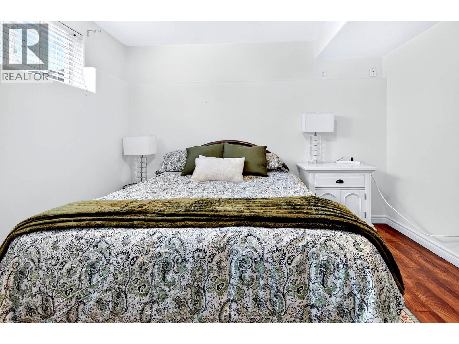 1515 ROBINSON Crescent - 17