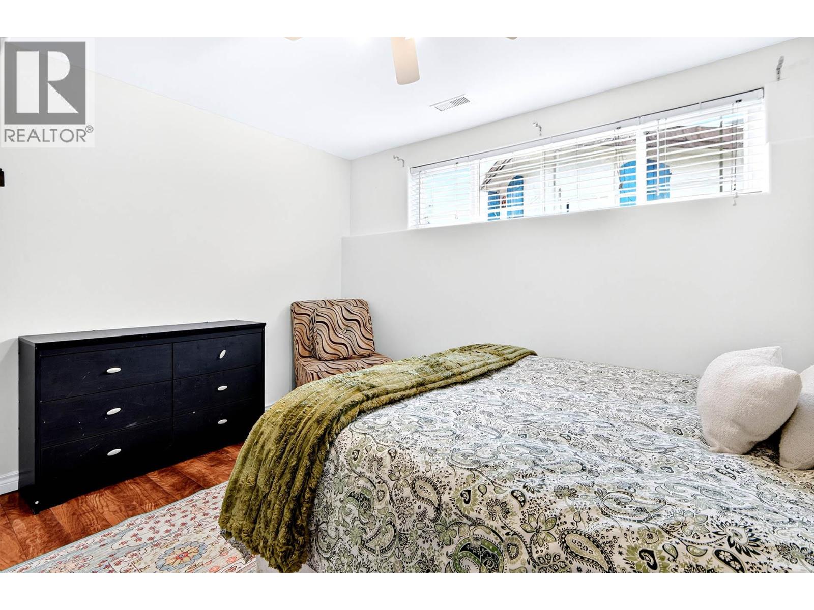1515 ROBINSON Crescent - 19