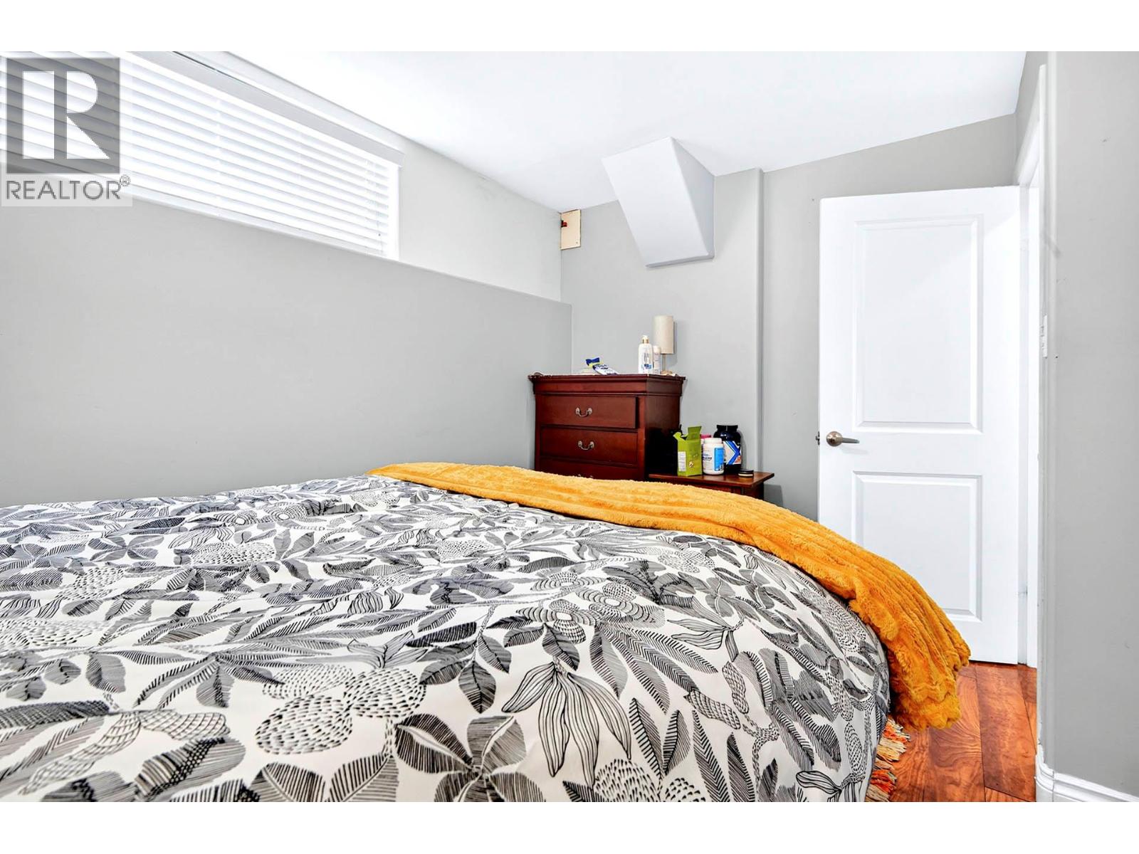 1515 ROBINSON Crescent - 21