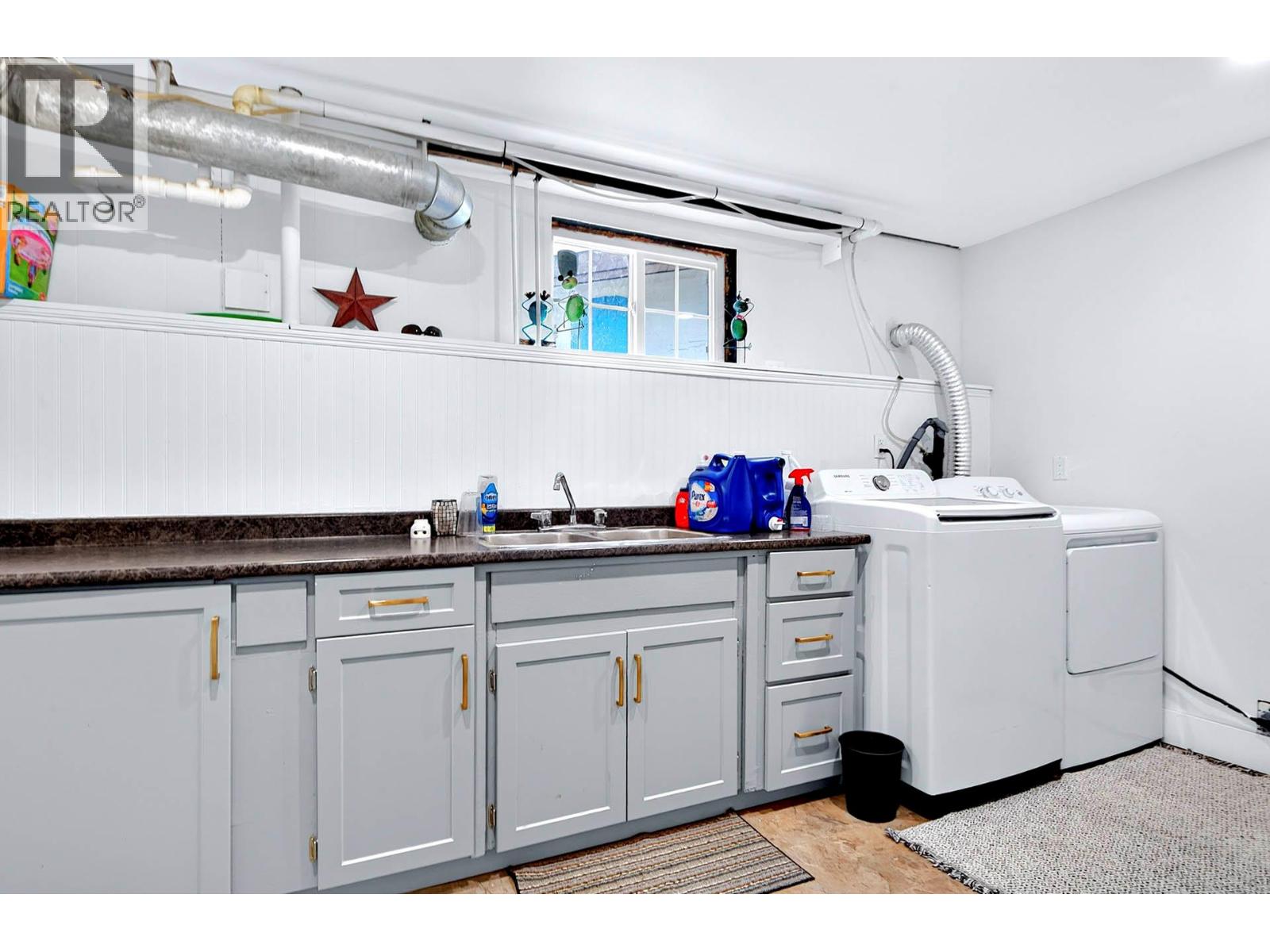 1515 ROBINSON Crescent - 26